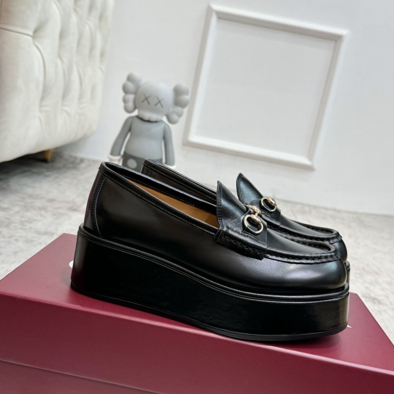 G*u*i leather shoes
